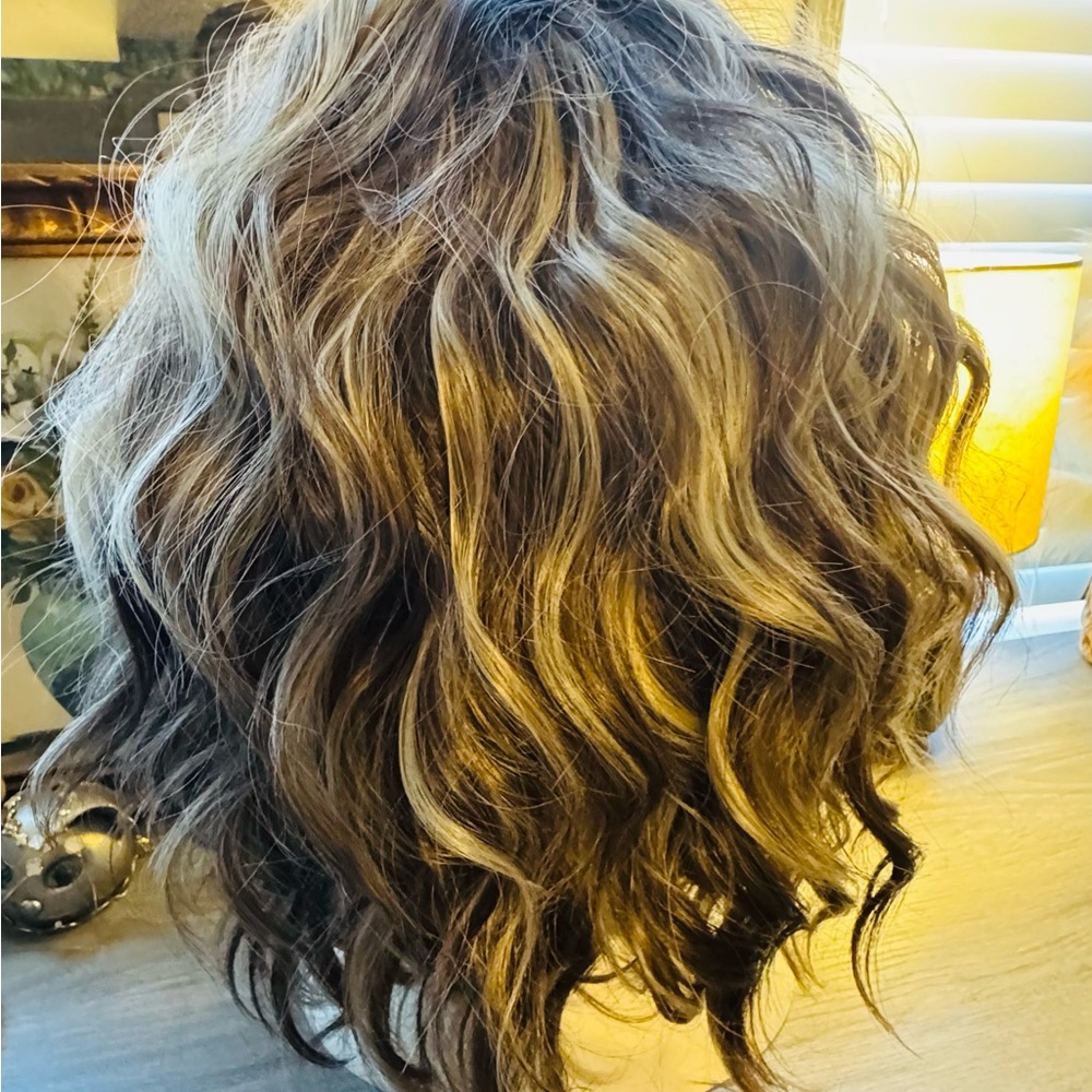 IM Style Old Money Wavy Blonde and Brown Hair Wig - Picture 2 of 6